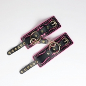 Черные кожаные наручники с розовой строчкой - Crazy Handmade - купить с доставкой в Самаре