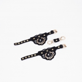 Черные кожаные наручники с клепками, кольцами и золотистой фурнитурой - Crazy Handmade - купить с доставкой в Самаре