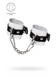 Бело-черные кожаные наручники с одним ремешком с люверсами - Pecado - купить с доставкой в Самаре
