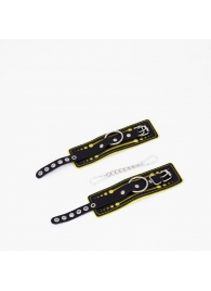 Черно-желтые кожаные наручники с жёлтой строчкой - Crazy Handmade - купить с доставкой в Самаре