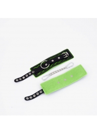 Черно-зеленые кожаные наручники с зеленой строчкой - Crazy Handmade - купить с доставкой в Самаре