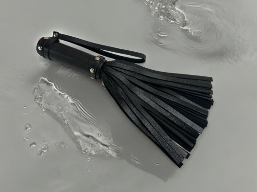 Черная генитальная мини-плеть Queen Arsenal - 26 см. - БДСМ Арсенал - купить с доставкой в Самаре